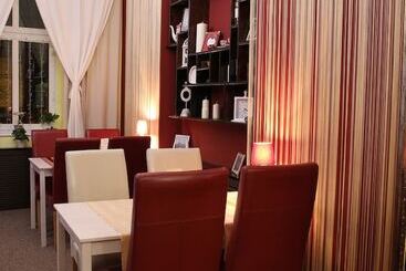 Explorer Hostel & Apartment Stare Miasto Old Town 24h #don T Be A Tourist, Be An Explorer!