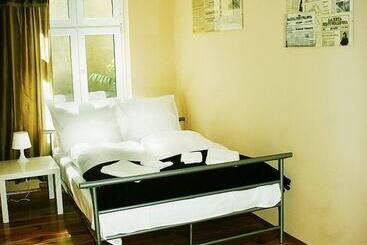 Explorer Hostel & Apartment Stare Miasto Old Town 24h #don T Be A Tourist, Be An Explorer!