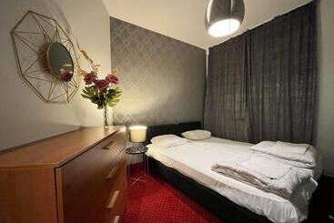Hostel Helvetia Privates In City Center And Old Town