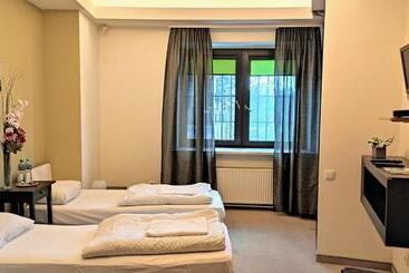 Hostel Helvetia   Privates In City Center And Old Town