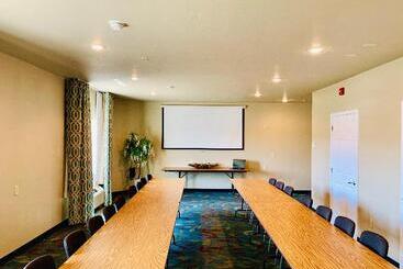 בית מלון כפרי Candlewood Suites Hot Springs, An Ihg