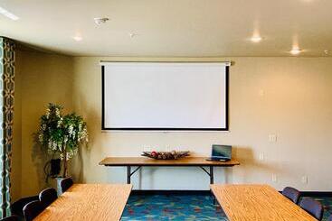 בית מלון כפרי Candlewood Suites Hot Springs, An Ihg