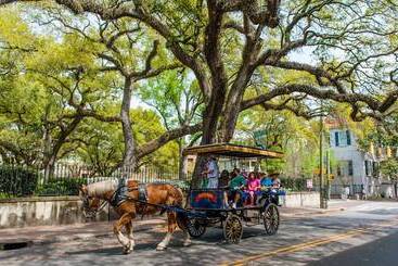 هتل Candlewood Suites Charleston Northwoods, An Ihg