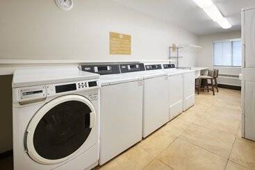هتل Candlewood Suites Charleston Northwoods, An Ihg