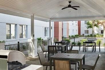 هتل Candlewood Suites Charleston Northwoods, An Ihg