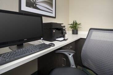 هتل Candlewood Suites Charleston Northwoods, An Ihg