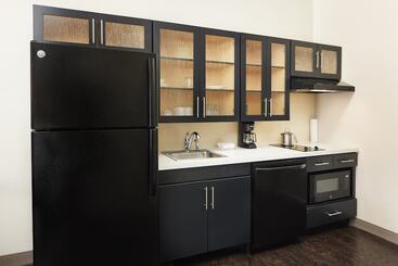 هتل Candlewood Suites Charleston Northwoods, An Ihg