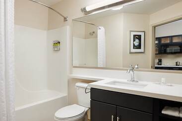 هتل Candlewood Suites Charleston Northwoods, An Ihg