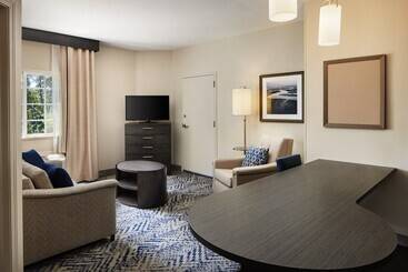 هتل Candlewood Suites Charleston Northwoods, An Ihg