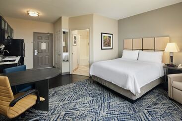 هتل Candlewood Suites Charleston Northwoods, An Ihg