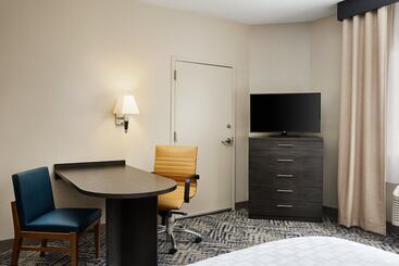 هتل Candlewood Suites Charleston Northwoods, An Ihg