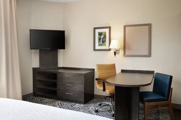 هتل Candlewood Suites Charleston Northwoods, An Ihg