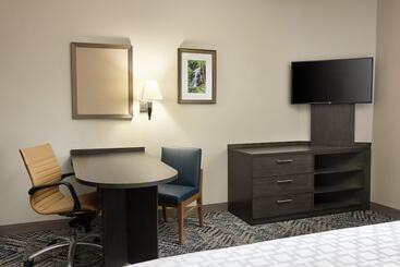 هتل Candlewood Suites Charleston Northwoods, An Ihg