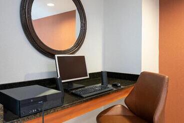 هتل Candlewood Suites Watertown Fort Drum, An Ihg