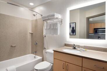 هتل Candlewood Suites Watertown Fort Drum, An Ihg