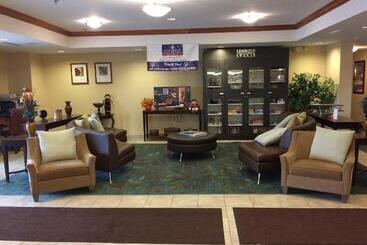 هتل Candlewood Suites Watertown Fort Drum, An Ihg