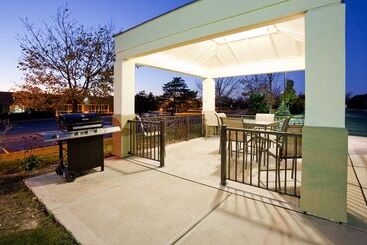 هتل Candlewood Suites Milwaukee Brown Deer By Ihg