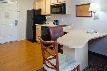 هتل Candlewood Suites Milwaukee Brown Deer By Ihg