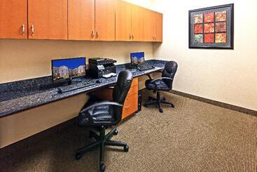 هتل Candlewood Suites Pearland, An Ihg