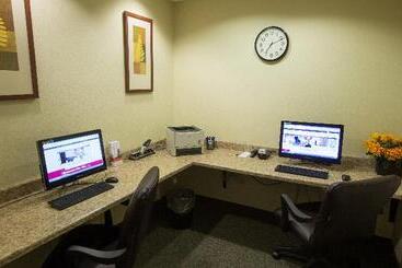 هتل Candlewood Suites Springfield, An Ihg