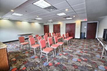 هتل Country Inn & Suites By Radisson, Dearborn, Mi