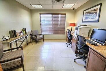 هتل Country Inn & Suites By Radisson, Dearborn, Mi