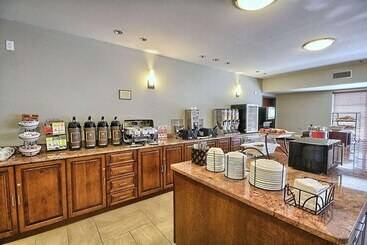 هتل Country Inn & Suites By Radisson, Dearborn, Mi
