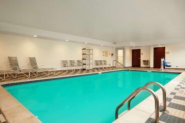 هتل Country Inn & Suites By Radisson, Dearborn, Mi