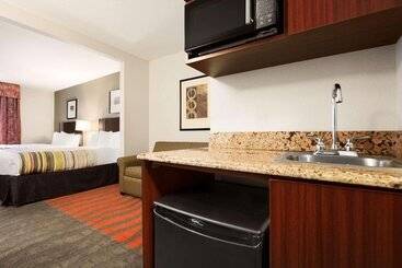 هتل Country Inn & Suites By Radisson, Dearborn, Mi