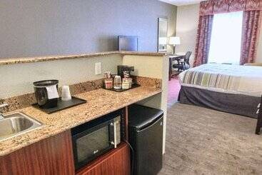 هتل Country Inn & Suites By Radisson, Dearborn, Mi