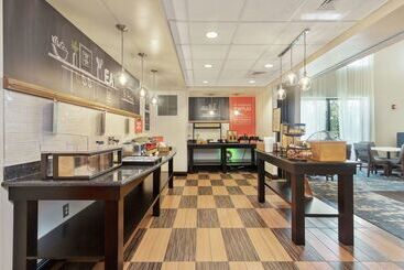 هتل Hampton Inn & Suites Orlandoapopka