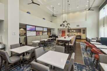 هتل Hampton Inn & Suites Orlandoapopka