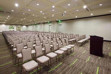 هتل Hilton Garden Inn Raleigh Cary