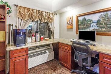 هتل Howard Johnson By Wyndham Pasadena