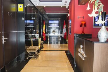 هتل Nexus Valladolid Suites &