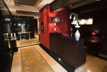 هتل Nexus Valladolid Suites &