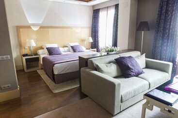 هتل Nexus Valladolid Suites &