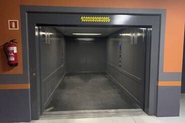 هتل Nexus Valladolid Suites &