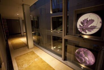 هتل Nexus Valladolid Suites &