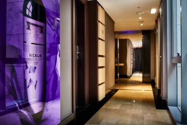 هتل Nexus Valladolid Suites &