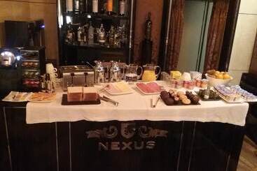 هتل Nexus Valladolid Suites &