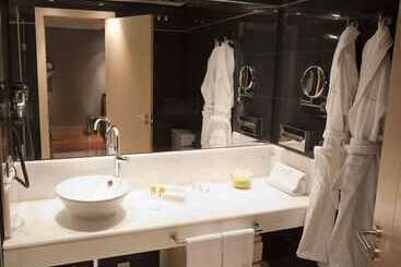 هتل Nexus Valladolid Suites &