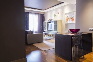 هتل Nexus Valladolid Suites &