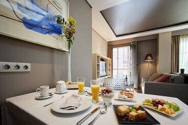هتل Nexus Valladolid Suites &