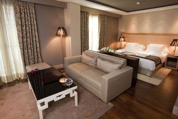هتل Nexus Valladolid Suites &