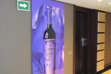 هتل Nexus Valladolid Suites &