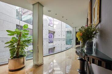 هتل Nexus Valladolid Suites &