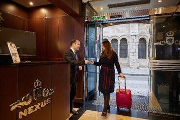 هتل Nexus Valladolid Suites &