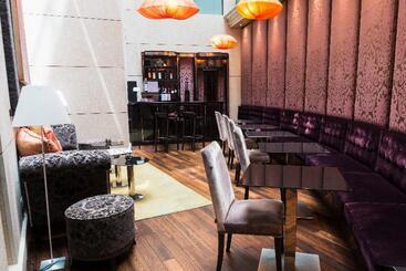 هتل Nexus Valladolid Suites &
