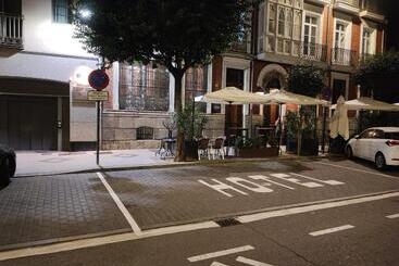 هتل Nexus Valladolid Suites &
